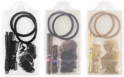 Hårkit med tofsar, hårnålar och hårnät.