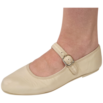 PD ballerina från Port Dance. Dansskor beige ballerinaskor i skinn med liten klack och plastsula.